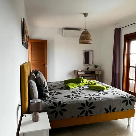 Spacious Modern Villa With Free Heated Pools & Sunny Terrace - Casa Del Sol Naciente *