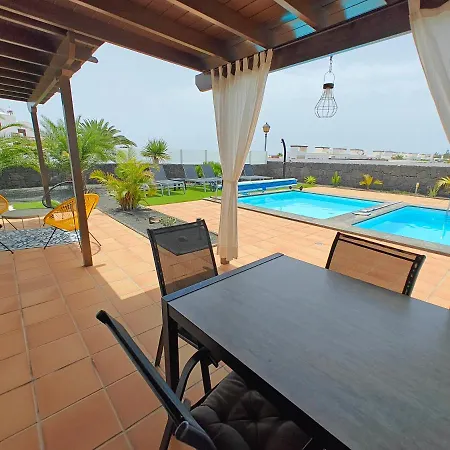 Vila Spacious Modern Villa With Free Heated Pools & Sunny Terrace - Casa Del Sol Naciente Playa Blanca (Lanzarote)