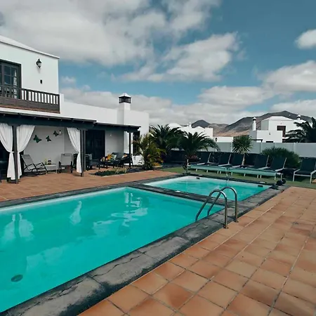 Spacious Modern Villa With Free Heated Pools & Sunny Terrace - Casa Del Sol Naciente *