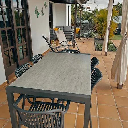 Spacious Modern Villa With Free Heated Pools & Sunny Terrace - Casa Del Sol Naciente * Playa Blanca (Lanzarote)
