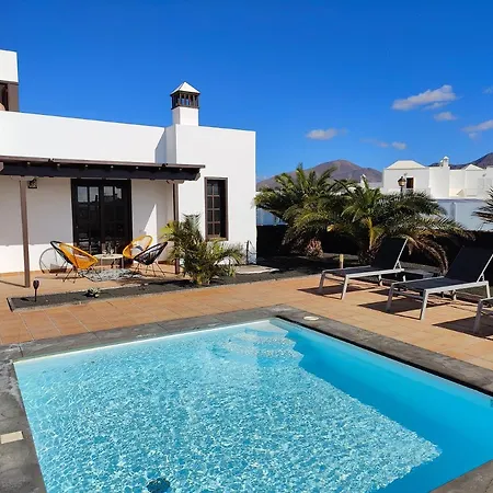 Spacious Modern Villa With Free Heated Pools & Sunny Terrace - Casa Del Sol Naciente