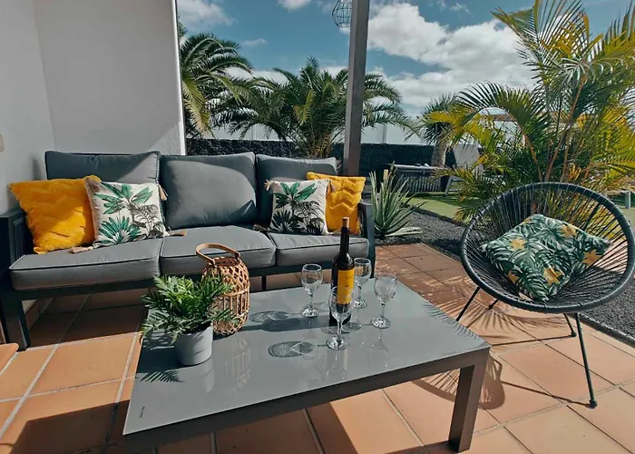 Cosy Modern Casa Del Sol Naciente With Heated Pools Playa Blanca (Lanzarote)